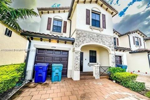 Touwnhouse à louer à Miami, Floride: 3 chambres, 157.38 m2 № 2048514 - photo 2