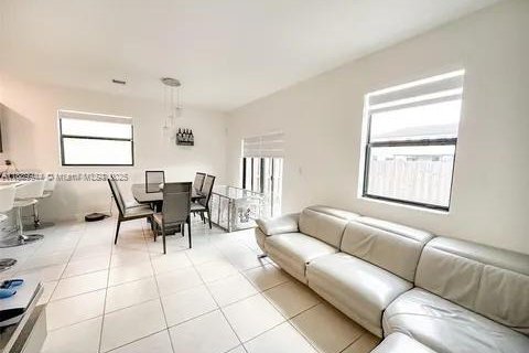 Touwnhouse à louer à Miami, Floride: 3 chambres, 157.38 m2 № 2048514 - photo 11