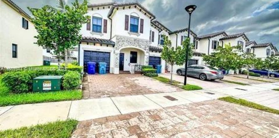 Touwnhouse à Miami, Floride 3 chambres, 157.38 m2 № 2048514