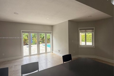 House in Palmetto Bay, Florida 4 bedrooms, 261.89 sq.m. № 1944397 - photo 12