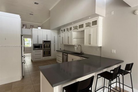 House in Palmetto Bay, Florida 4 bedrooms, 261.89 sq.m. № 1944397 - photo 8