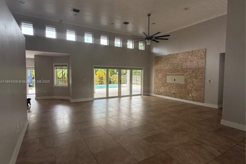 House in Palmetto Bay, Florida 4 bedrooms, 261.89 sq.m. № 1944397 - photo 4