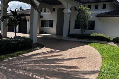 House in Palmetto Bay, Florida 4 bedrooms, 261.89 sq.m. № 1944397 - photo 2