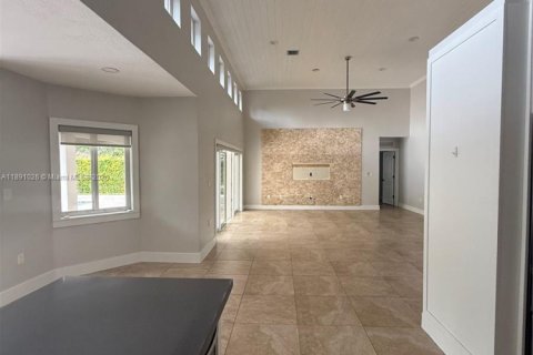 House in Palmetto Bay, Florida 4 bedrooms, 261.89 sq.m. № 1944397 - photo 13