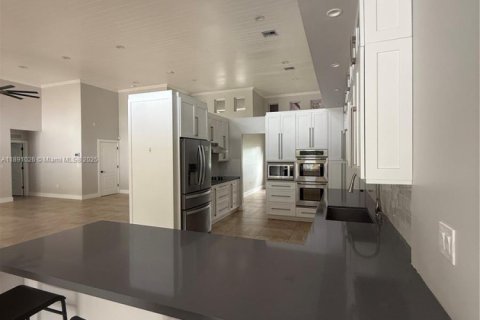 House in Palmetto Bay, Florida 4 bedrooms, 261.89 sq.m. № 1944397 - photo 9