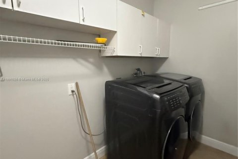 House in Palmetto Bay, Florida 4 bedrooms, 261.89 sq.m. № 1944397 - photo 28