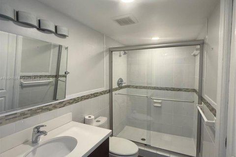 House in Palmetto Bay, Florida 4 bedrooms, 261.89 sq.m. № 1944397 - photo 15