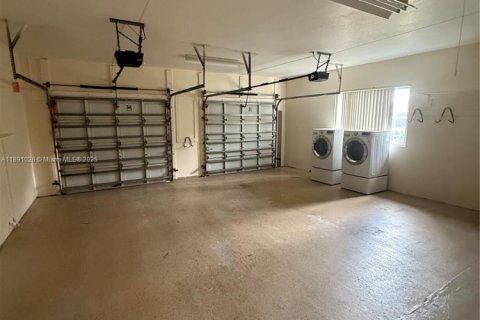 House in Palmetto Bay, Florida 4 bedrooms, 261.89 sq.m. № 1944397 - photo 29