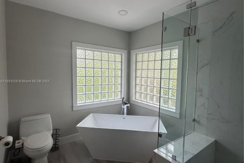House in Palmetto Bay, Florida 4 bedrooms, 261.89 sq.m. № 1944397 - photo 18