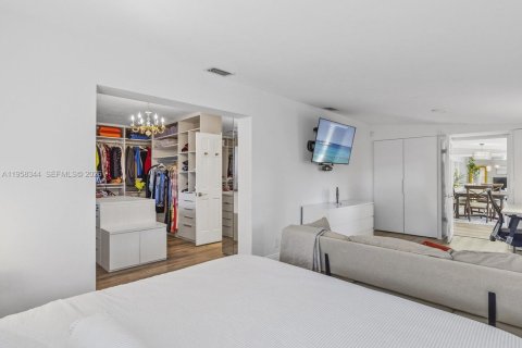 House in Fort Lauderdale, Florida 5 bedrooms, 261.89 sq.m. № 2019790 - photo 24