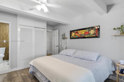 House in Fort Lauderdale, Florida 5 bedrooms, 261.89 sq.m. № 2019790 - photo 20