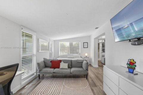 House in Fort Lauderdale, Florida 5 bedrooms, 261.89 sq.m. № 2019790 - photo 22