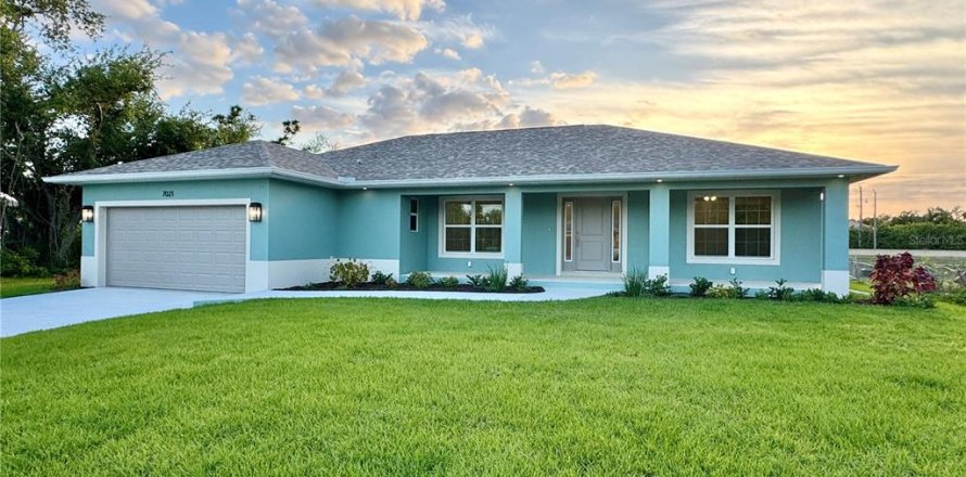 House in Englewood, Florida 3 bedrooms, 156.54 sq.m. № 1306816
