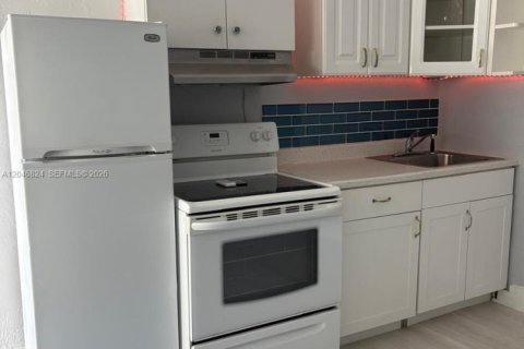 Снять в аренду квартиру в Халландейл-Бич, Флорида 1 спальня, 27.87м2, № 2243229 - фото 5