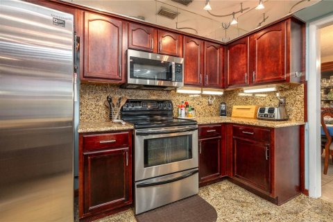 Villa ou maison à vendre à Winter Haven, Floride: 4 chambres, 238.67 m2 № 2145018 - photo 12