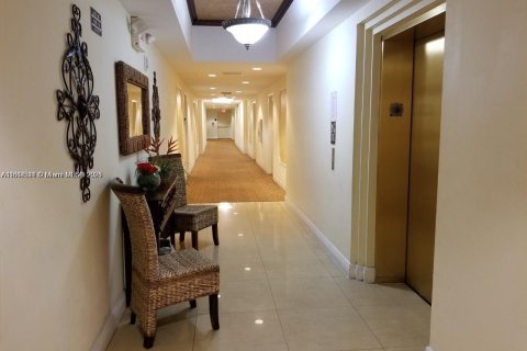 Copropriété à louer à Miami, Floride: 2 chambres, 83.33 m2 № 1892619 - photo 4