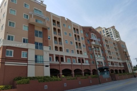 Copropriété à louer à Miami, Floride: 2 chambres, 83.33 m2 № 1892619 - photo 1