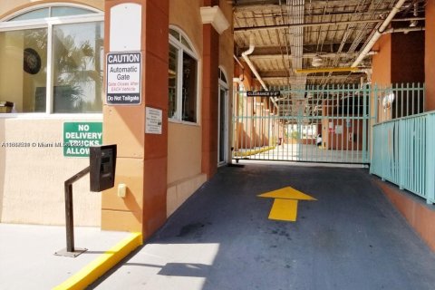 Copropriété à louer à Miami, Floride: 2 chambres, 83.33 m2 № 1892619 - photo 8