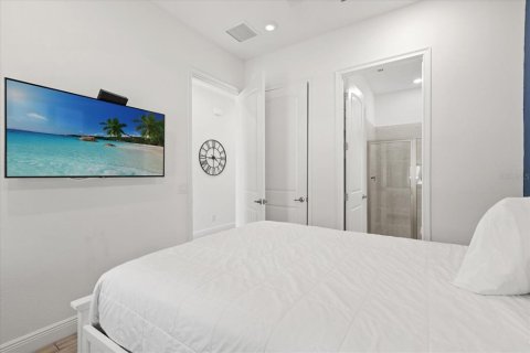 Casa en venta en Kissimmee, Florida, 5 dormitorios, 177.26 m2 № 1824358 - foto 17