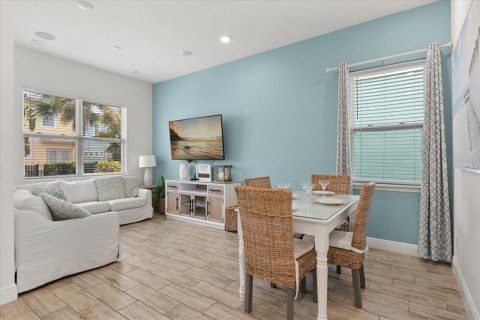 Casa en venta en Kissimmee, Florida, 5 dormitorios, 177.26 m2 № 1824358 - foto 4