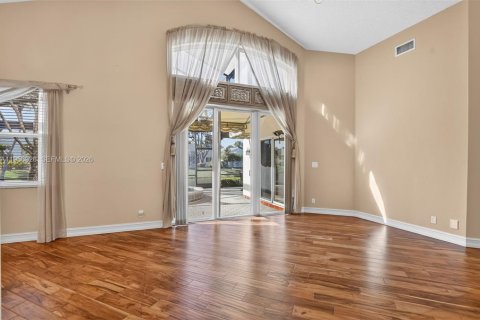 House in Boca Raton, Florida 3 bedrooms, 210.61 sq.m. № 2020972 - photo 13