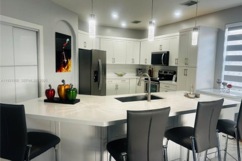 Купить виллу или дом в Майами, Флорида 6 спален, 296.54м2, № 1992130 - фото 2