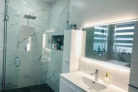 Купить виллу или дом в Майами, Флорида 6 спален, 296.54м2, № 1992130 - фото 21