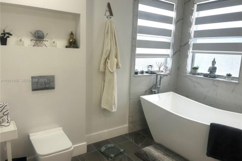 Купить виллу или дом в Майами, Флорида 6 спален, 296.54м2, № 1992130 - фото 22