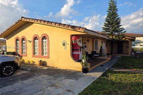 Снять в аренду виллу или дом в Хайалиа, Флорида 2 спальни, 74.32м2, № 1995994 - фото 3