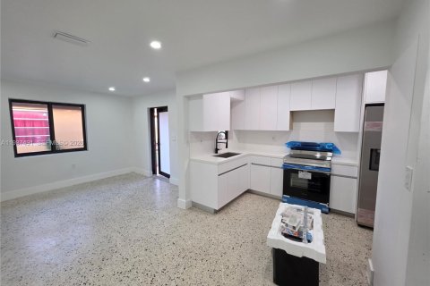 Снять в аренду виллу или дом в Хайалиа, Флорида 2 спальни, 74.32м2, № 1995994 - фото 5