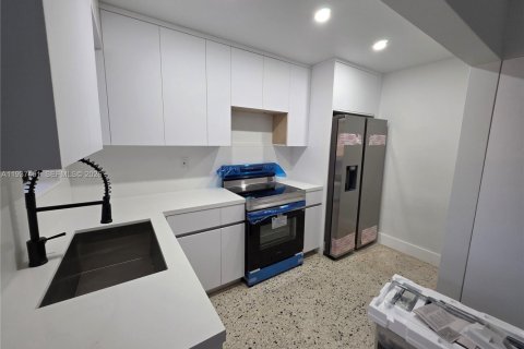 Снять в аренду виллу или дом в Хайалиа, Флорида 2 спальни, 74.32м2, № 1995994 - фото 4