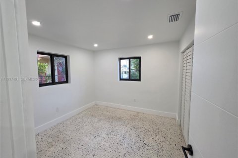 Снять в аренду виллу или дом в Хайалиа, Флорида 2 спальни, 74.32м2, № 1995994 - фото 10