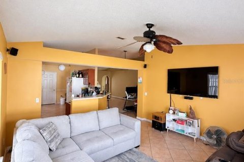 House in Orlando, Florida 4 bedrooms, 174.1 sq.m. № 2403683 - photo 13