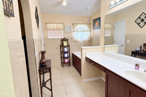 House in Orlando, Florida 4 bedrooms, 174.1 sq.m. № 2403683 - photo 7