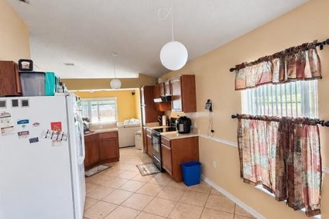 House in Orlando, Florida 4 bedrooms, 174.1 sq.m. № 2403683 - photo 10