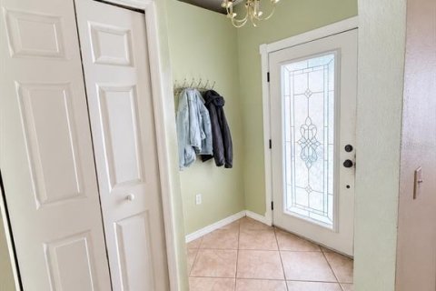 House in Orlando, Florida 4 bedrooms, 174.1 sq.m. № 2403683 - photo 11