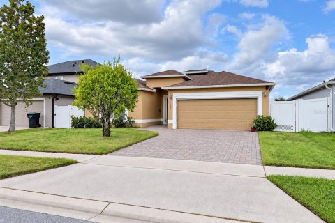 House in Orlando, Florida 4 bedrooms, 174.1 sq.m. № 2403683 - photo 2