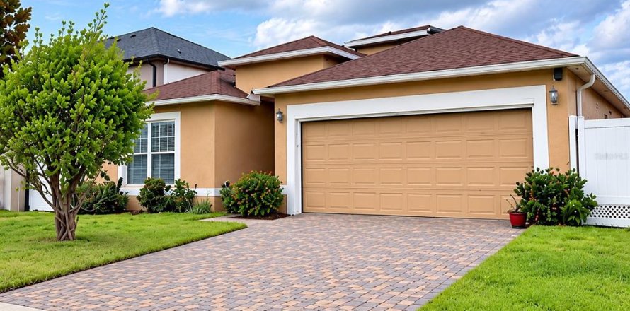 House in Orlando, Florida 4 bedrooms, 174.1 sq.m. № 2403683
