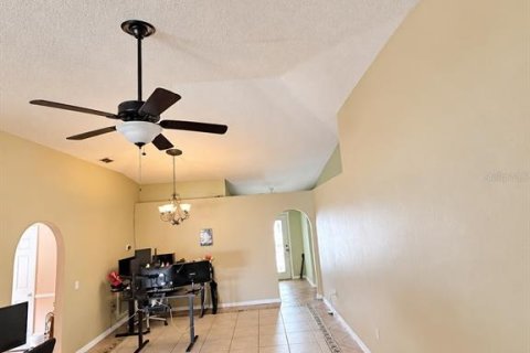 House in Orlando, Florida 4 bedrooms, 174.1 sq.m. № 2403683 - photo 6