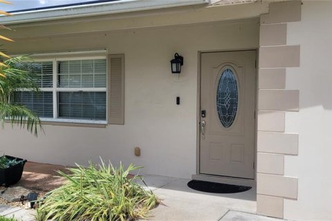 Casa en venta en Cape Coral, Florida, 3 dormitorios, 129.41 m2 № 2387700 - foto 2