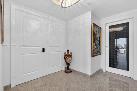Condominio en venta en Sunny Isles Beach, Florida, 4 dormitorios, 324.23 m2 № 2336644 - foto 18