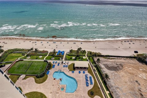 Condominio en venta en Sunny Isles Beach, Florida, 4 dormitorios, 324.23 m2 № 2336644 - foto 10