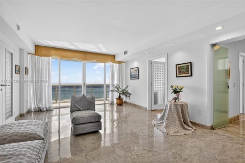 Condominio en venta en Sunny Isles Beach, Florida, 4 dormitorios, 324.23 m2 № 2336644 - foto 14