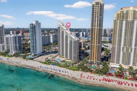 Condominio en venta en Sunny Isles Beach, Florida, 4 dormitorios, 324.23 m2 № 2336644 - foto 11