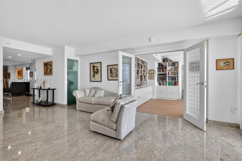 Condominio en venta en Sunny Isles Beach, Florida, 4 dormitorios, 324.23 m2 № 2336644 - foto 16