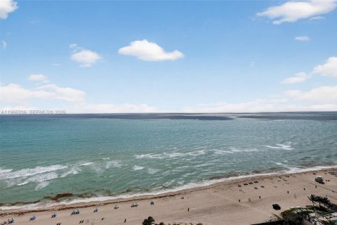 Condominio en venta en Sunny Isles Beach, Florida, 4 dormitorios, 324.23 m2 № 2336644 - foto 27