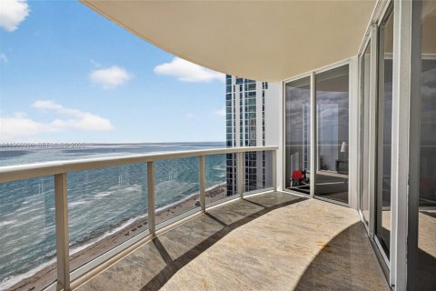 Condominio en venta en Sunny Isles Beach, Florida, 4 dormitorios, 324.23 m2 № 2336644 - foto 7