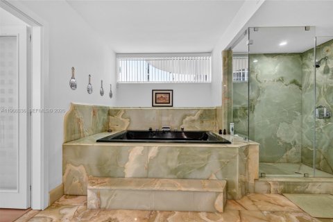 Condominio en venta en Sunny Isles Beach, Florida, 4 dormitorios, 324.23 m2 № 2336644 - foto 26
