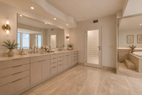 Condominio en venta en Sunny Isles Beach, Florida, 4 dormitorios, 324.23 m2 № 2336644 - foto 29