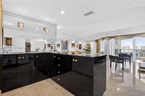Condominio en venta en Sunny Isles Beach, Florida, 4 dormitorios, 324.23 m2 № 2336644 - foto 8
